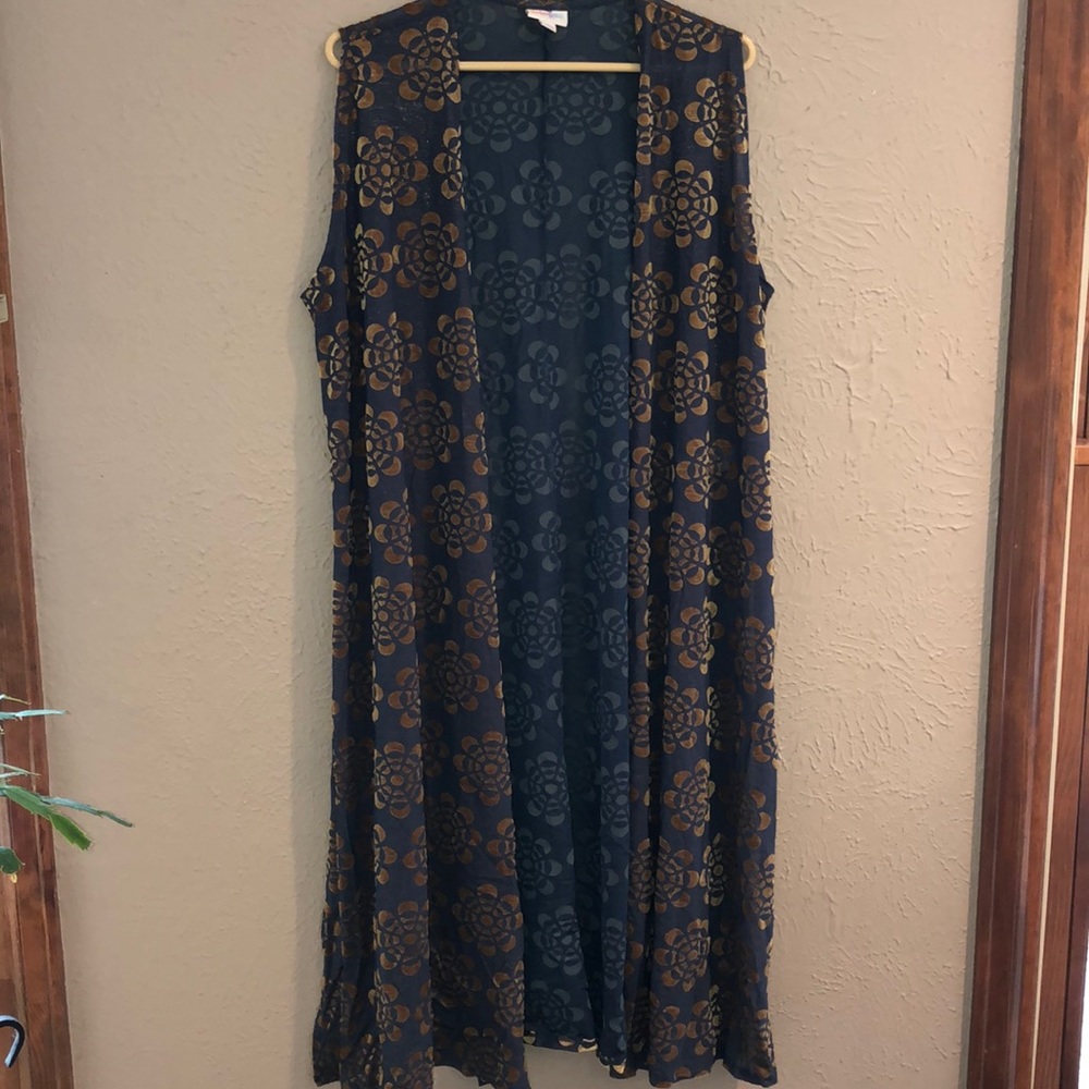 Long Sleeveless Velvet detailed cardigan